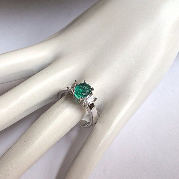 Silver Emerald Cocktail Ring Size 10 Green Cubic Zirconia Simulated Plated - Picture 3 of 11